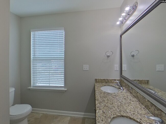 Building Photo - 326 Fairford Rd