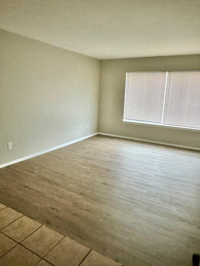 Building Photo - Salem Apartments