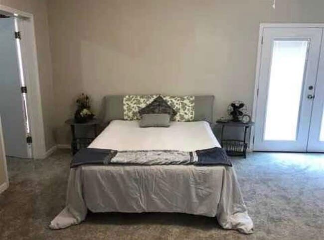 Building Photo - 145 Henna