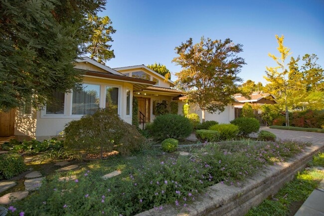 Building Photo - 908 Glennan Dr