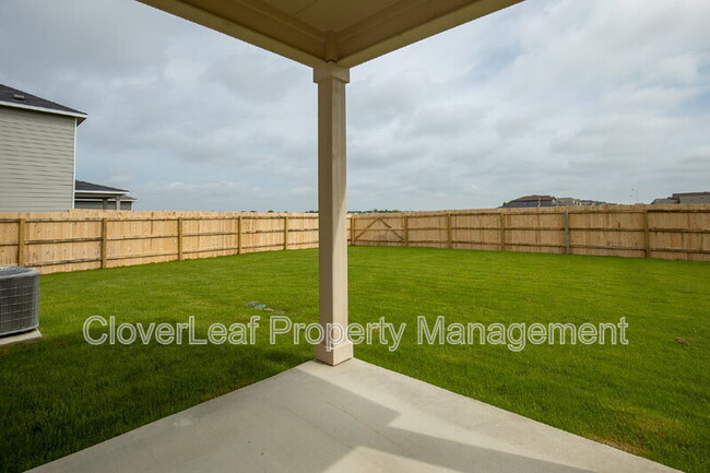Building Photo - 571 Pebble Bend