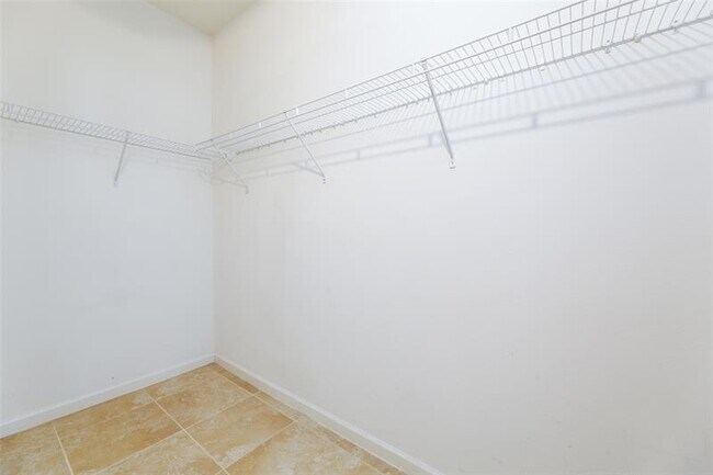 Building Photo - 632 Stonebriar Dr