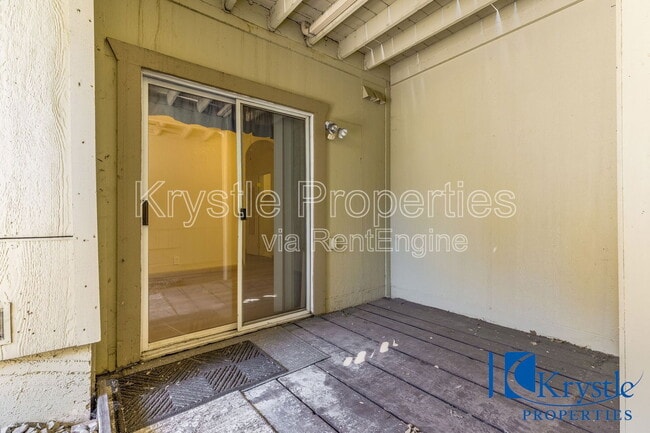 Building Photo - 20 Knoll Dr