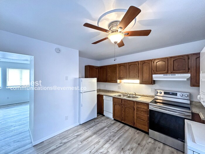 Building Photo - 1120 Yuma St