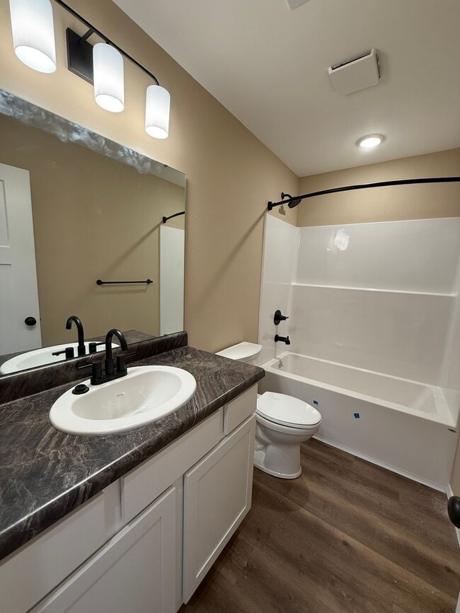 Building Photo - BRAND NEW 4BR in Hollister