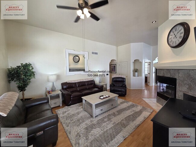 Building Photo - NE off Wrightstown & Pantano 3/2 with pool, patio and loads of upgrades