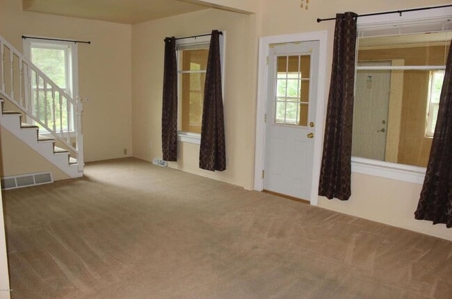 Living room - 500 Marion St