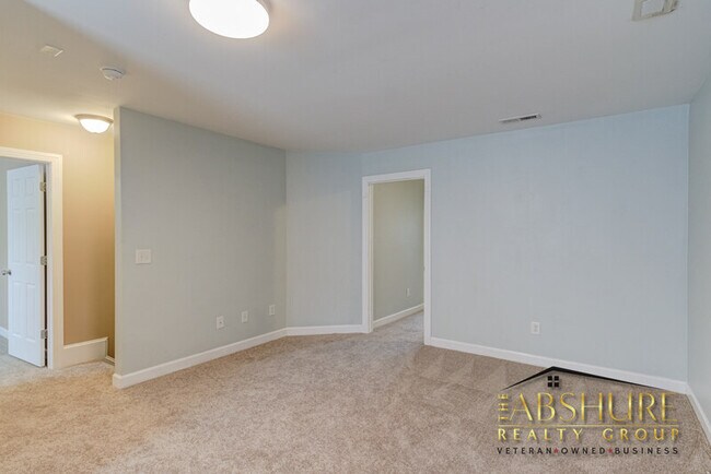 Building Photo - 325 Timber Meadow Lake