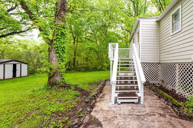 Building Photo - 91 Circle Dr