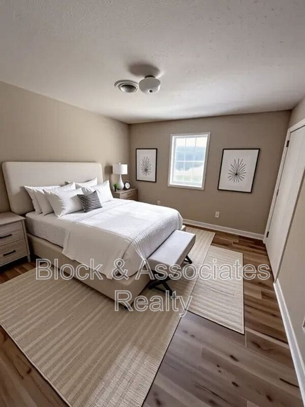 Building Photo - 628 Dixon Ave