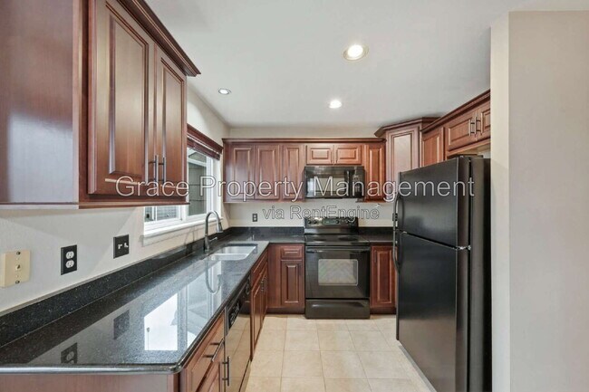 Building Photo - 9024 Bear Mountain Dr
