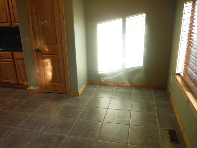 Building Photo - Gorgeous 3 Bedroom Home in Elk Grove Commu...