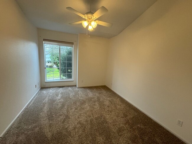 Building Photo - 3 bedroom 2 bath home in Sutherlin