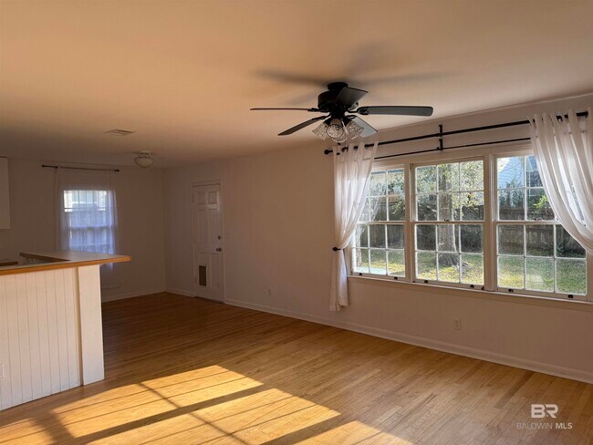 Building Photo - 162 Pecan Ave