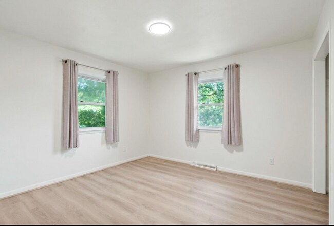 Building Photo - 3709 Evergreen Ln