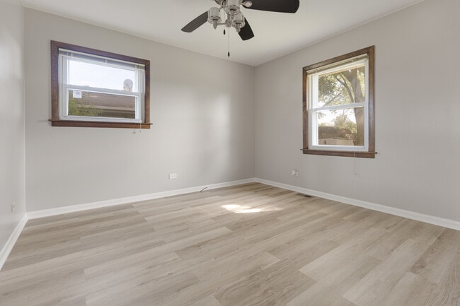 Building Photo - 1031 Maple Ln