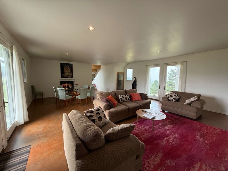 Building Photo - 2937 Lee Hill Dr