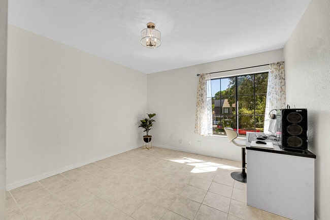 Building Photo - 9056 Green Meadows Way