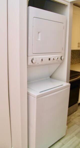 Washer/Dryer - 111 Mulberry St