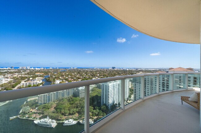 Building Photo - 347 N New River Dr E