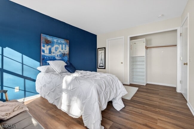 Building Photo - 11 Evergreen Dr