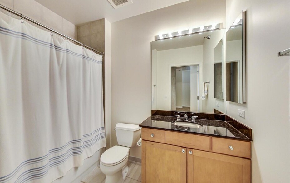 Building Photo - 720 N Larrabee St