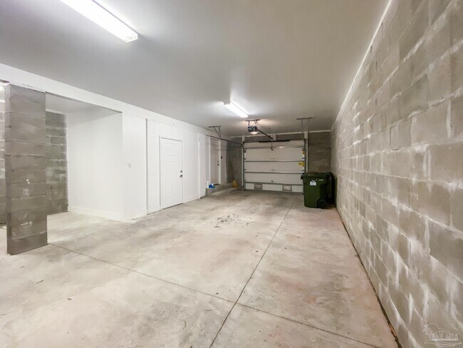 Building Photo - 14545 Salt Meadow Dr