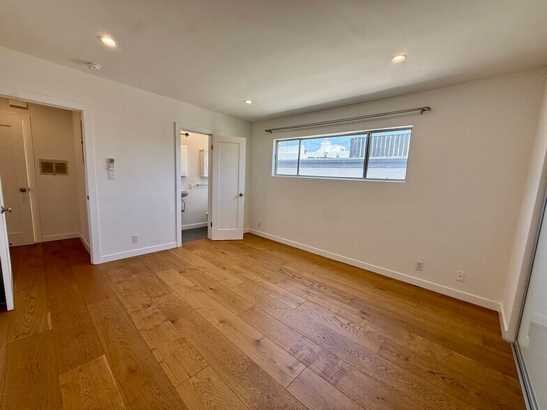 Building Photo - 515 Pier Ave