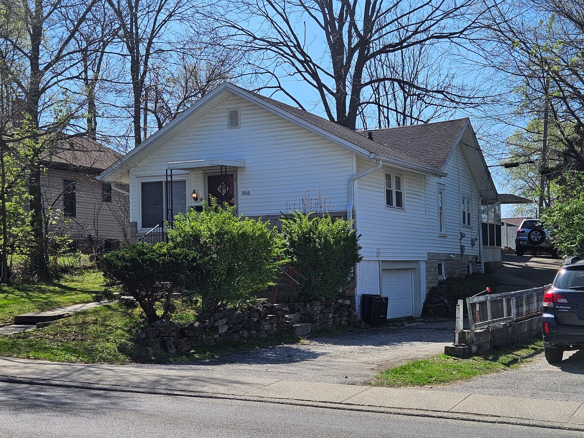 Building Photo - 506 E Hillside Dr