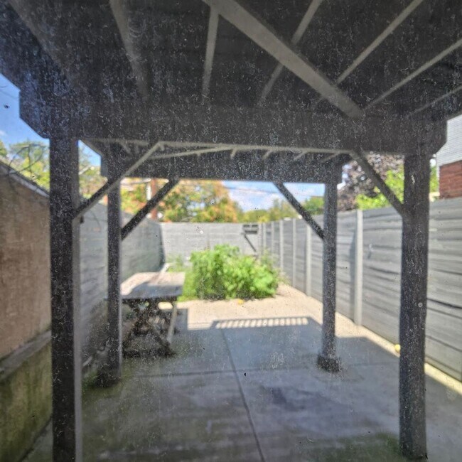 Building Photo - Make this your home today! Come rent with ...