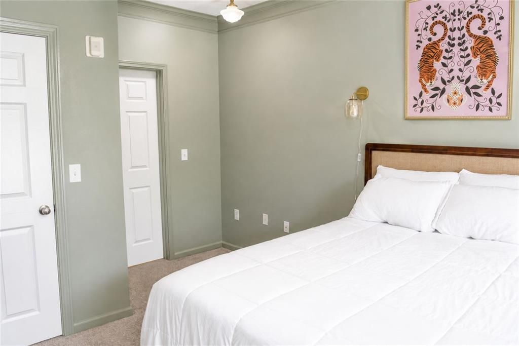 Building Photo - 1850 Cotillion Dr