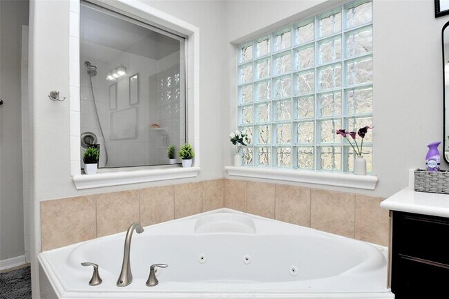 Building Photo - 6027 Opal Crest Ln
