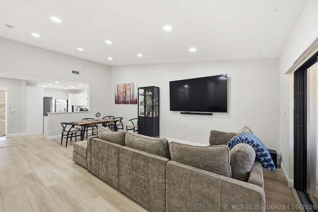 Building Photo - 10775 Waterberry Dr