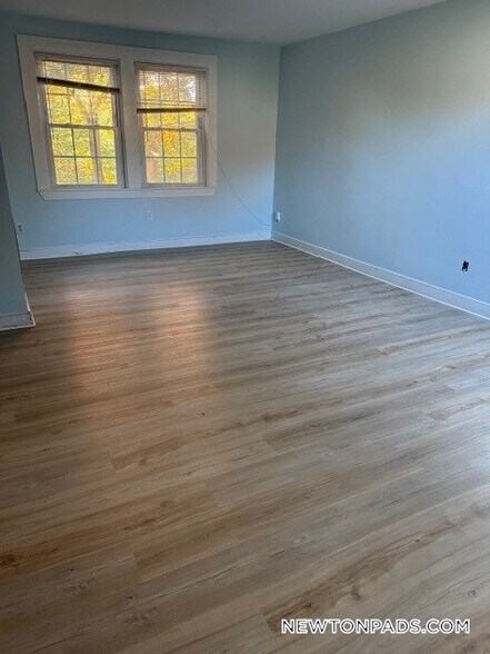 Building Photo - 256 Lowell Ave