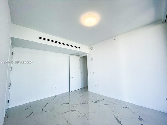 Building Photo - 15701 Collins Ave