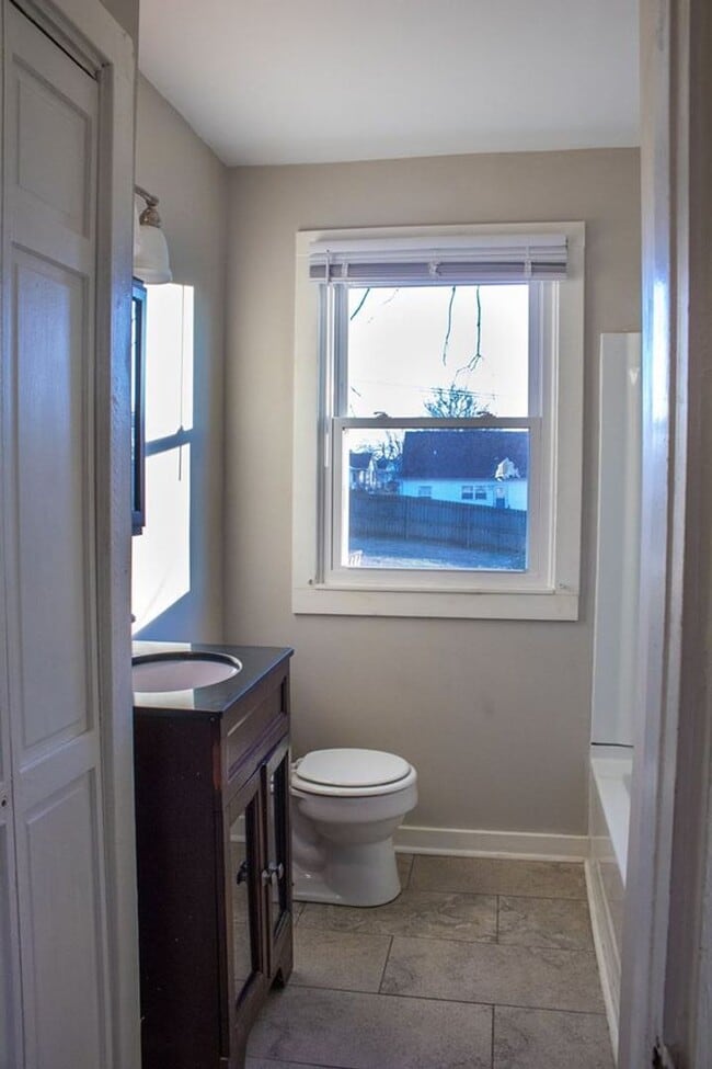 Building Photo - AVAILABLE NOW. $1300 PER MONTH. NEW STAINLESS STEEL APPLIANCES and UPDATES!!