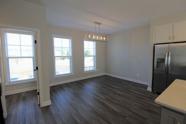 Building Photo - 3398 Monterey Dr