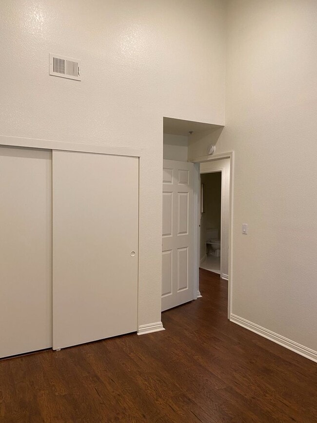 Building Photo - Awesome Townhouse in El Segundo w/Laundry in Unit, Garage and Pool