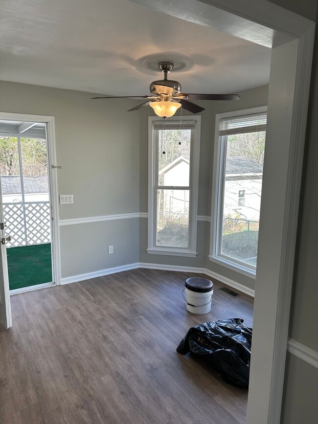 Building Photo - 107 Savanna Woods Cir