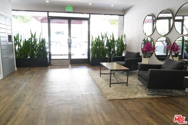 Building Photo - 1325 N Sierra Bonita Ave
