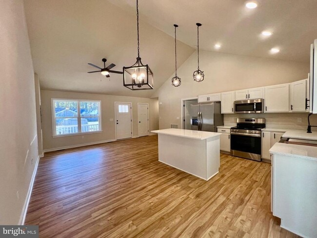 Building Photo - 102 Azalea Way