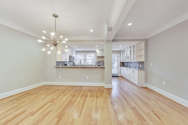 Building Photo - Beautiful TH - 4 bedroom + 3.5 BA - 7 mo -...