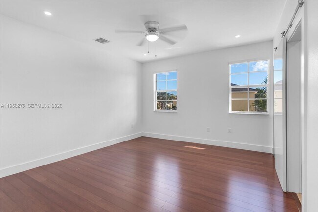 Building Photo - 30 SE 6th Rd