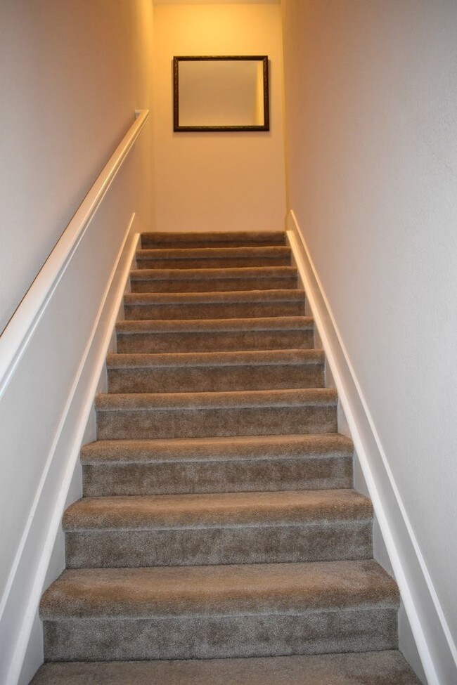 Building Photo - 611 Grandview Meadows Dr