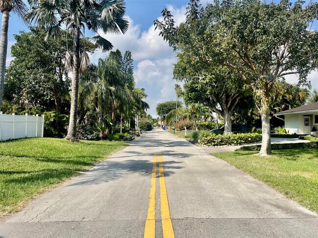 Building Photo - 3220 Oleander Way