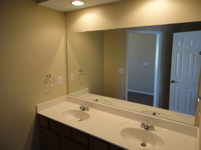Building Photo - 5804 Brookshadow Dr