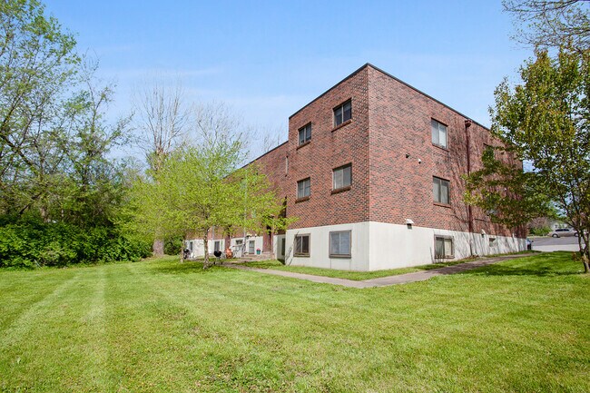 Building Photo - 4651 NE Antioch Rd