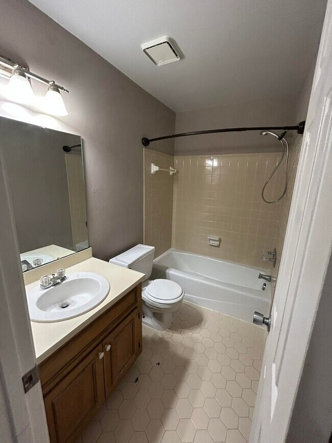 Building Photo - 1310 Crowndale Dr