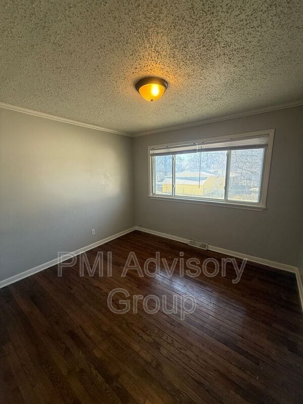 Building Photo - 1805 SW Clearview Cir