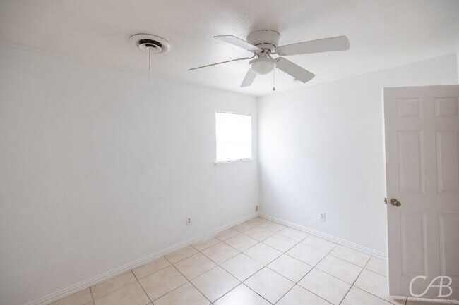 Building Photo - 2902 Bennett Dr
